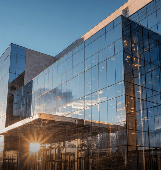 Μεμβράνες για εξωτερικές όψεις σε γυάλινη πρόσοψη καταστήματος